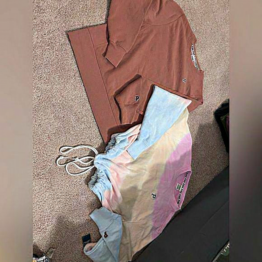 Bundle a‎ pink Victoria secret sweaters